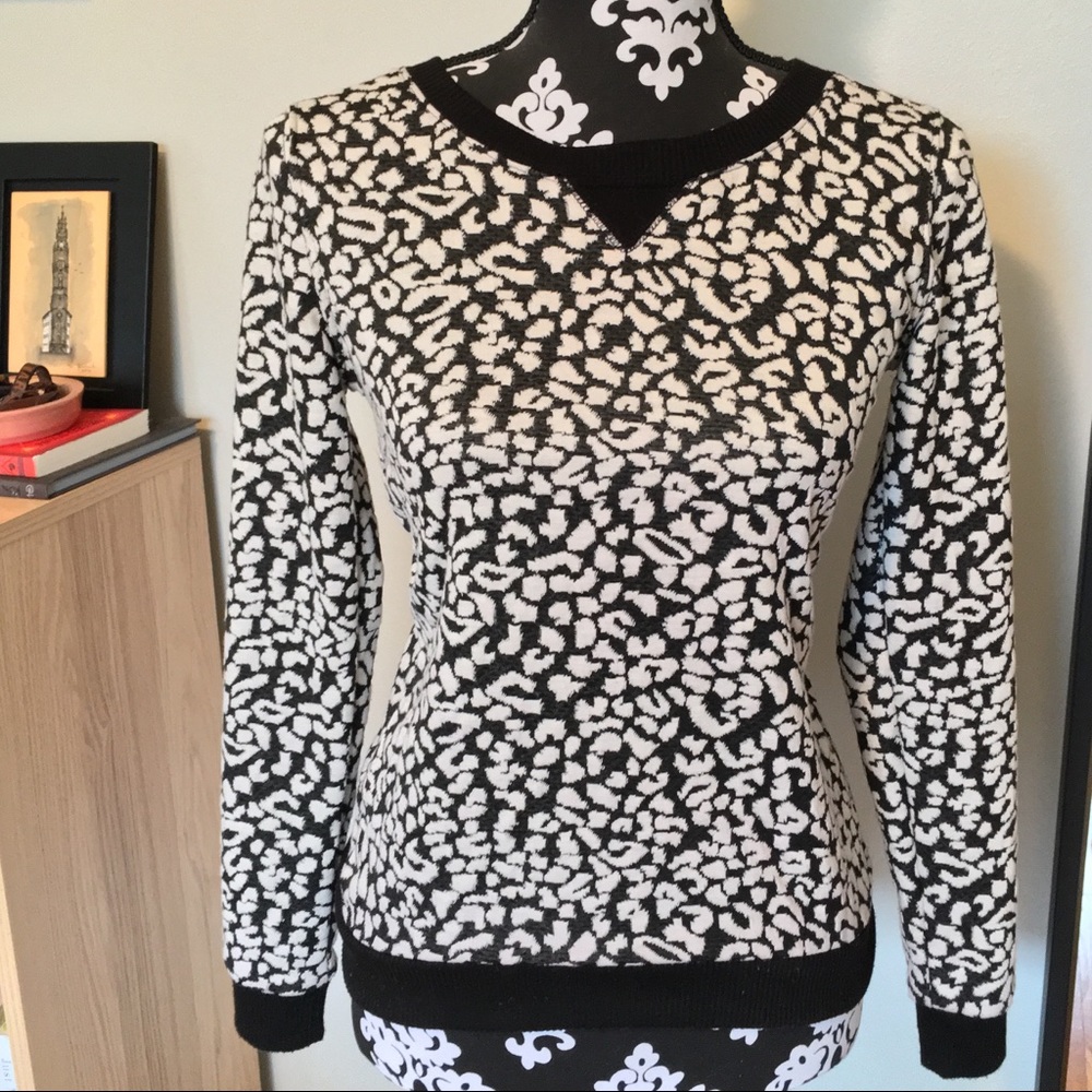Women’s Leopard Print Long Sleeve Shirt